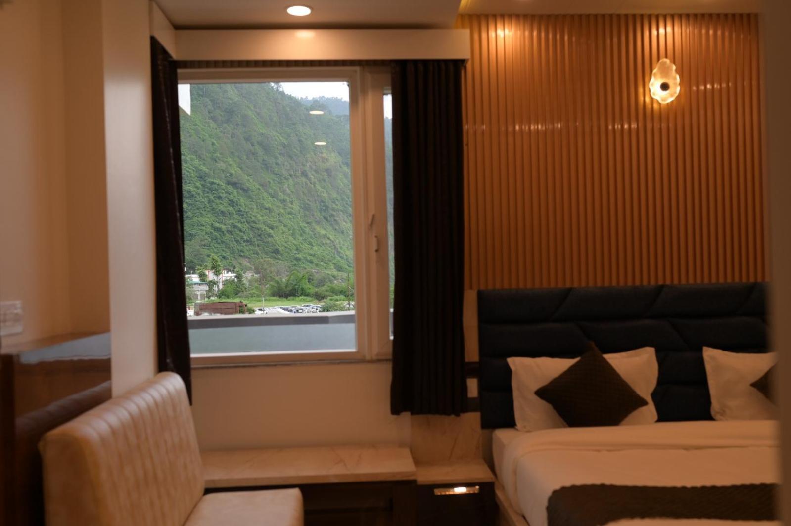 Hotel Udit Inn Rudraprayag Ngoại thất bức ảnh