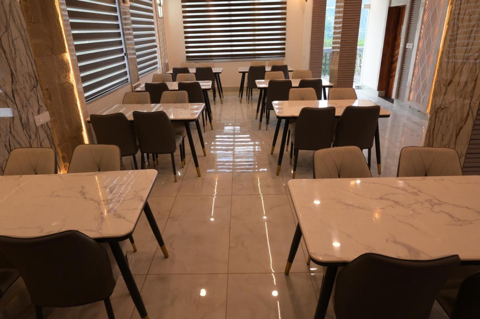 Hotel Udit Inn Rudraprayag Ngoại thất bức ảnh